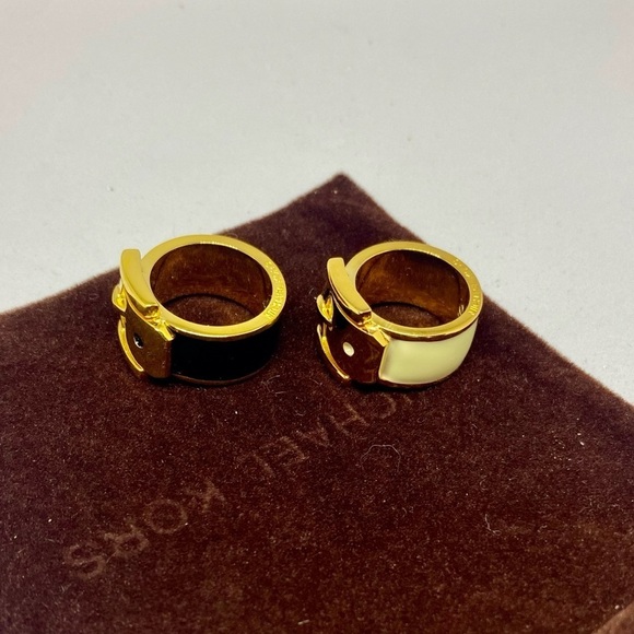 Bundle of 2 Michael Kors Buckle Enamel Rings Black and White In Yellow Gold - Picture 2 of 3